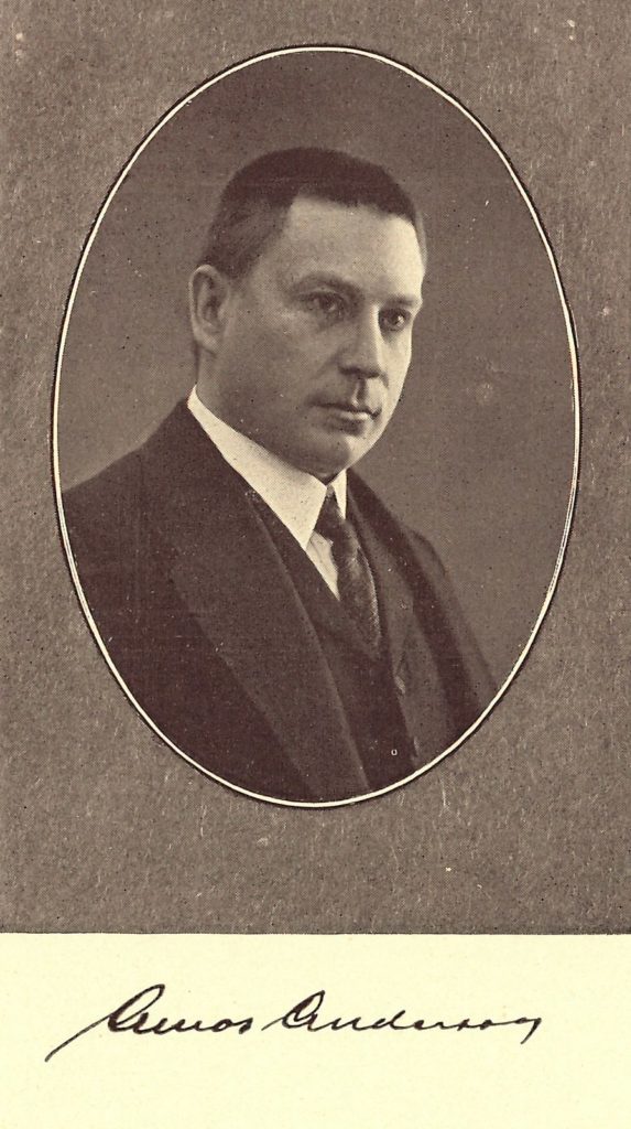 Vuonna 1902 Amos Anderson muutti Helsinkiin. Hän toimi ensin vakuutusmiehenä, mutta siirtyi pian itsenäiseksi yrittäjäksi.